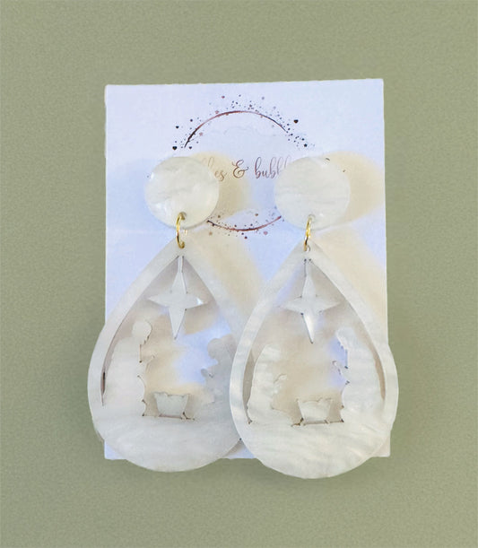 Pearl Nativity Drop